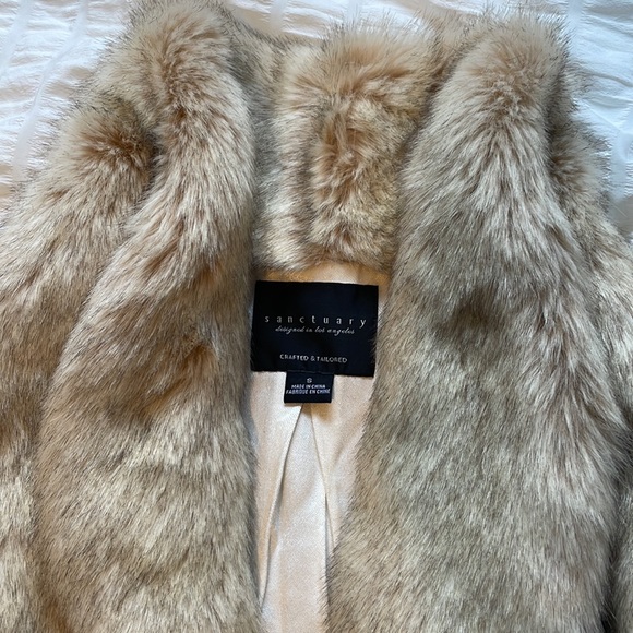 Sanctuary faux fur vest! - Picture 2 of 5